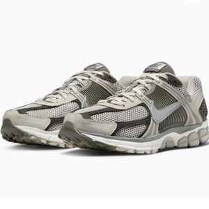 Brand new Nike Air Zoom Vomero 5 'Light Iron Ore' FD0791-012